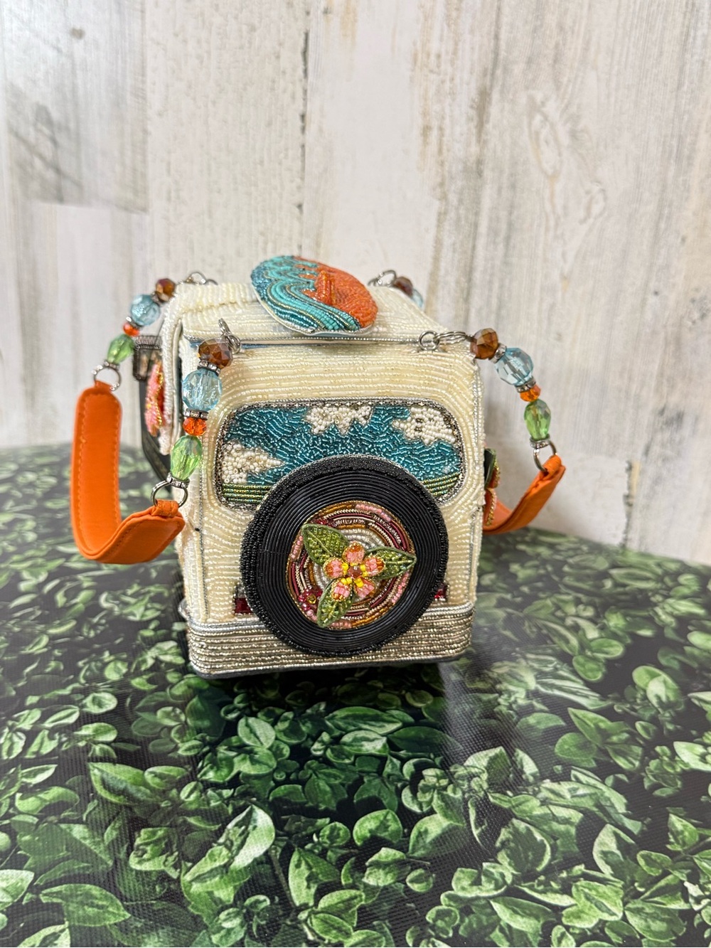 Mary Frances “Day Trip” Cream Beaded Camper Surf Theme Bag Cert of Authenticity - Picture 2 of 15